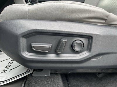 2023 Toyota Tundra 4WD 4WD SR5 CrewMax 5.5' Bed (SE)