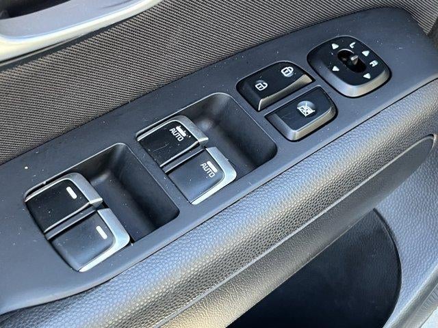 2019 Kia Soul + Auto