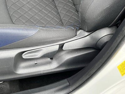 2020 Toyota C-HR XLE FWD (Natl)