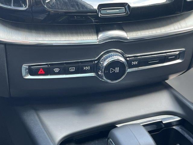 2025 Volvo XC60 B5 AWD Plus