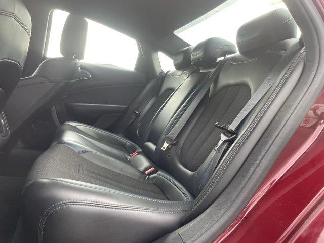 2015 Chrysler 200 4dr Sdn S FWD