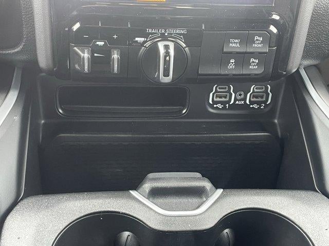 2022 RAM 1500 Big Horn 4x4 Crew Cab 5'7" Box