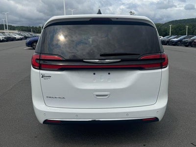 2023 Chrysler Pacifica Touring L FWD