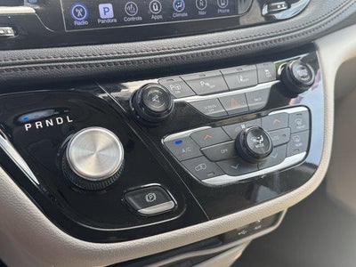 2017 Chrysler Pacifica Limited FWD