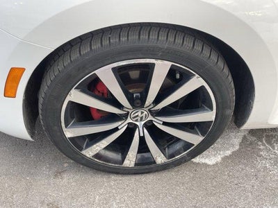 2014 Volkswagen Beetle 2dr DSG 2.0T Turbo R-Line PZEV
