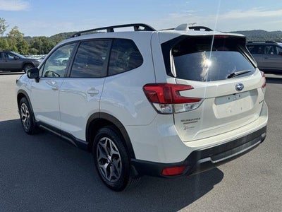 2022 Subaru Forester Premium CVT