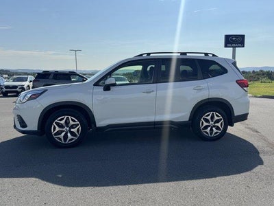 2022 Subaru Forester Premium CVT