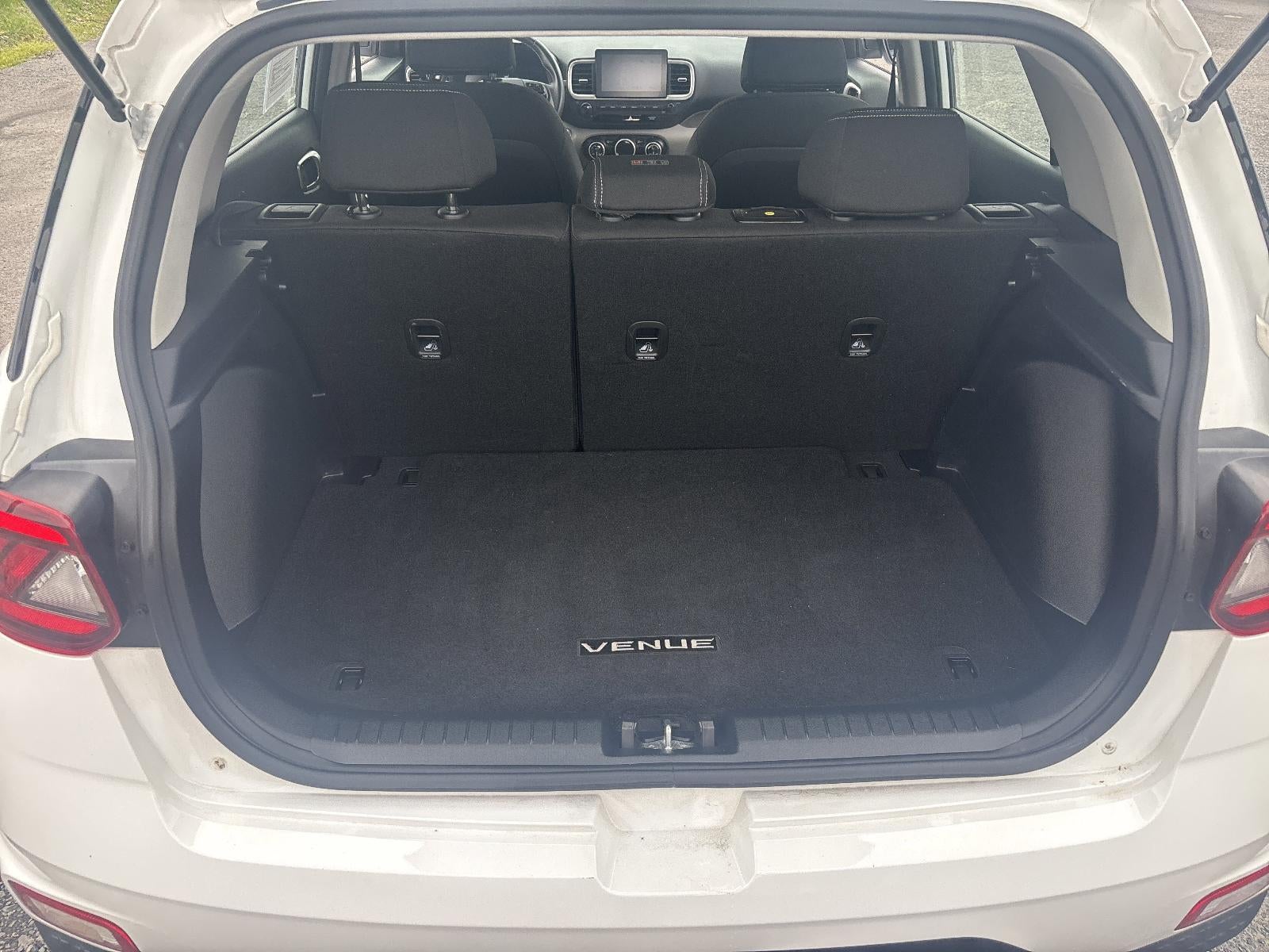 2024 Hyundai VENUE SEL IVT