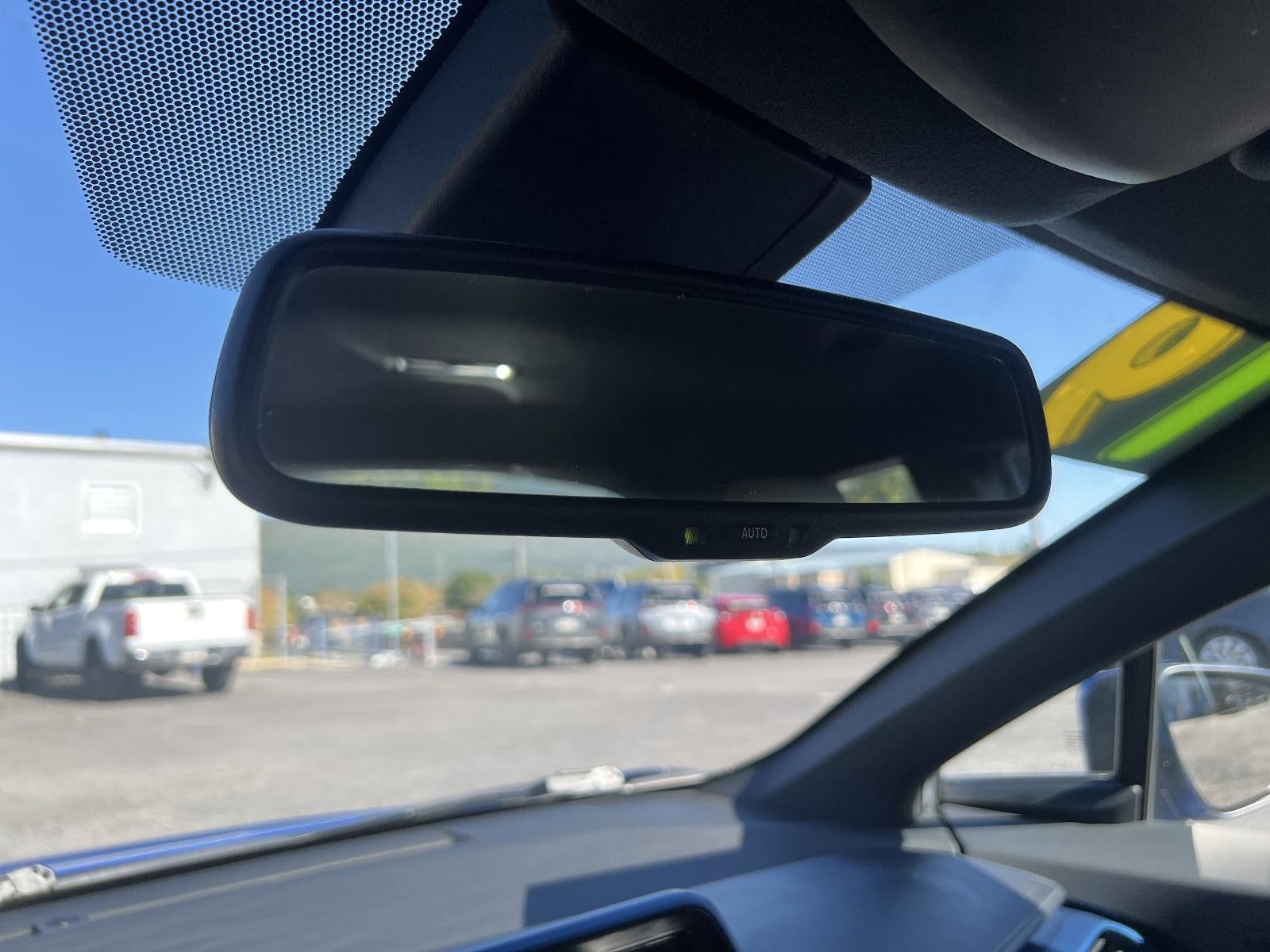 2019 Toyota C-HR XLE FWD (Natl)