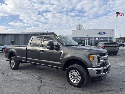 2017 Ford Super Duty F-350 SRW XLT 4WD Crew Cab 6.75' Box