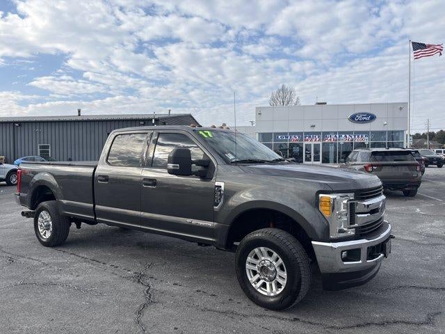 2017 Ford Super Duty F-350 SRW XLT 4WD Crew Cab 6.75' Box