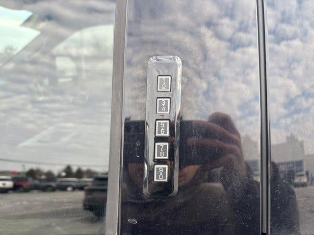 2017 Ford Super Duty F-350 SRW XLT 4WD Crew Cab 6.75' Box