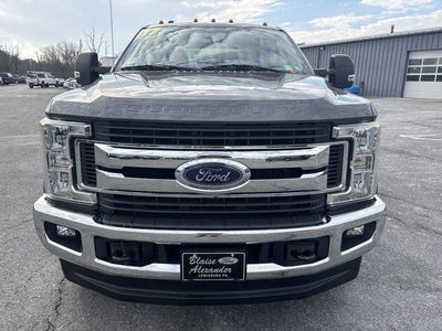 2017 Ford Super Duty F-350 SRW XLT 4WD Crew Cab 6.75' Box