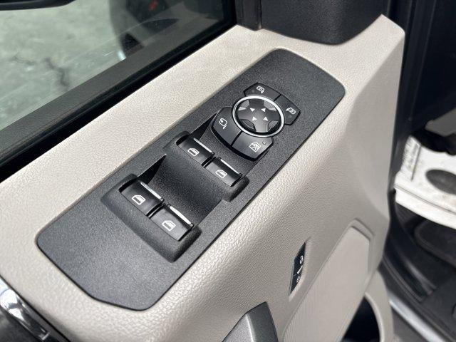 2017 Ford Super Duty F-350 SRW XLT 4WD Crew Cab 6.75' Box