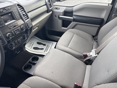 2017 Ford Super Duty F-350 SRW XLT 4WD Crew Cab 6.75' Box