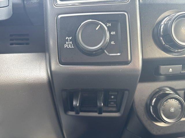 2017 Ford Super Duty F-350 SRW XLT 4WD Crew Cab 6.75' Box