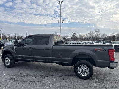 2017 Ford Super Duty F-350 SRW XLT 4WD Crew Cab 6.75' Box