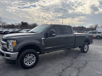 2017 Ford Super Duty F-350 SRW XLT 4WD Crew Cab 6.75' Box