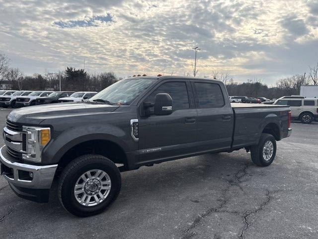 2017 Ford Super Duty F-350 SRW XLT 4WD Crew Cab 6.75' Box