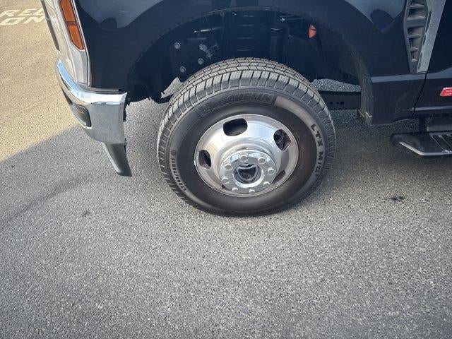 2025 Ford Super Duty F-350 DRW XL 4WD Crew Cab 8' Box