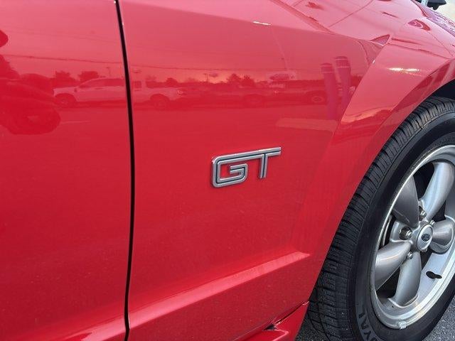 2005 Ford Mustang GT Deluxe