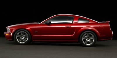 2005 Ford Mustang GT Deluxe