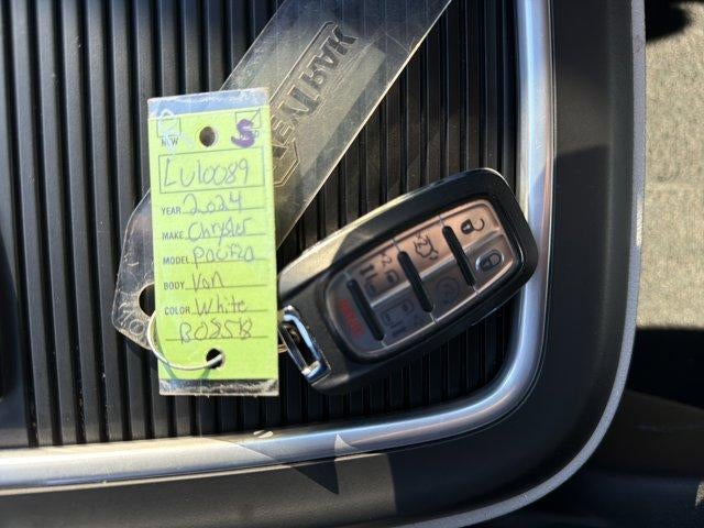 2024 Chrysler Pacifica Touring L FWD