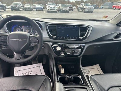 2025 Chrysler Pacifica Limited FWD