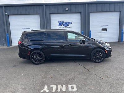 2025 Chrysler Pacifica Limited FWD