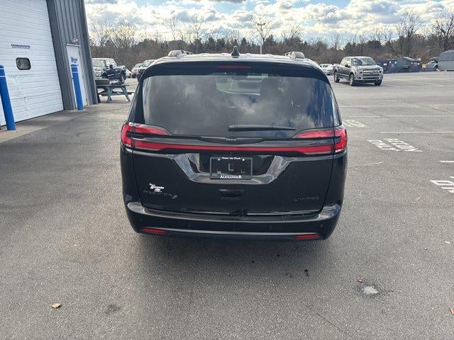 2025 Chrysler Pacifica Limited FWD