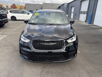 2025 Chrysler Pacifica Limited FWD