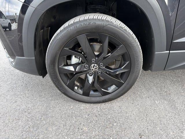 2024 Volkswagen Taos SE Black FWD