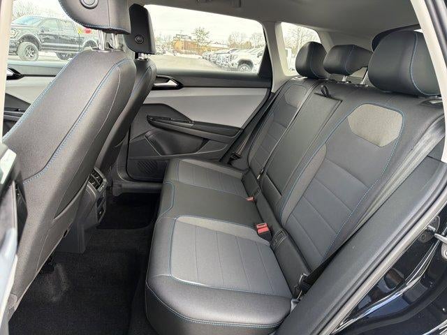 2024 Volkswagen Taos SE Black FWD