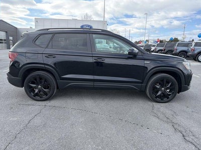 2024 Volkswagen Taos SE Black FWD