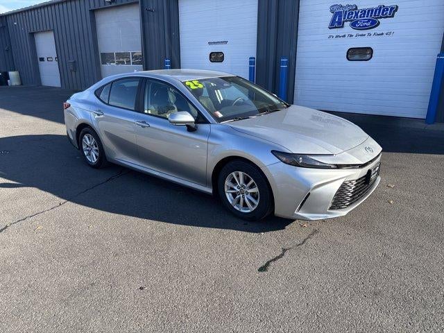 2025 Toyota Camry LE (SE)