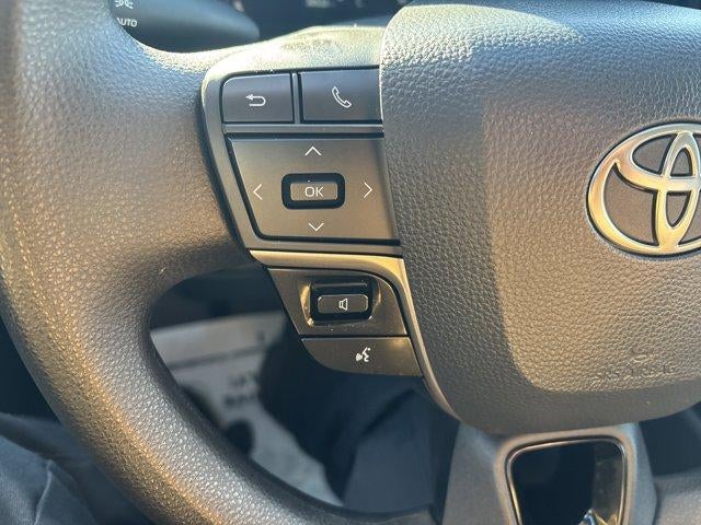 2025 Toyota Camry LE (SE)