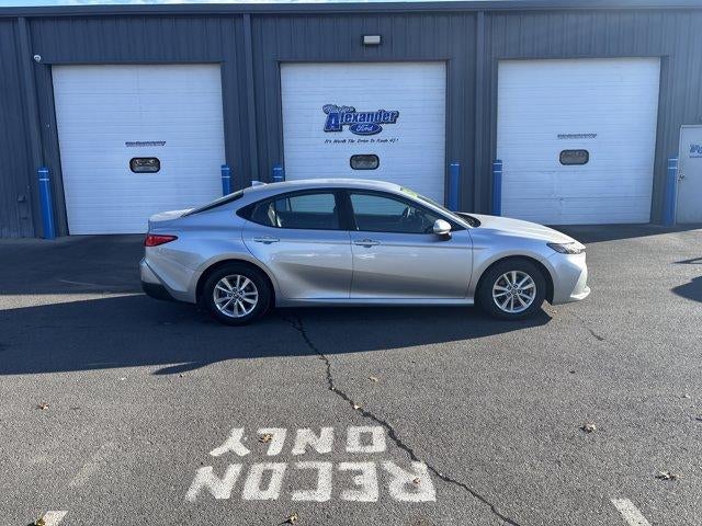 2025 Toyota Camry LE (SE)