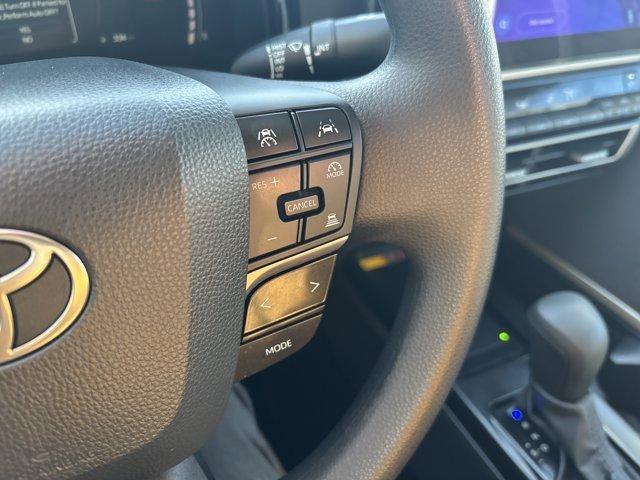 2025 Toyota Camry LE (SE)