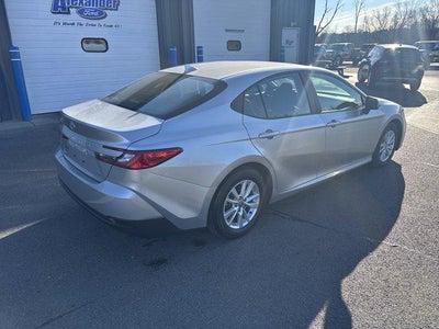 2025 Toyota Camry LE (SE)