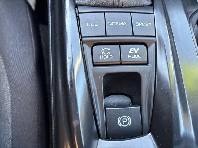 2025 Toyota Camry LE (SE)