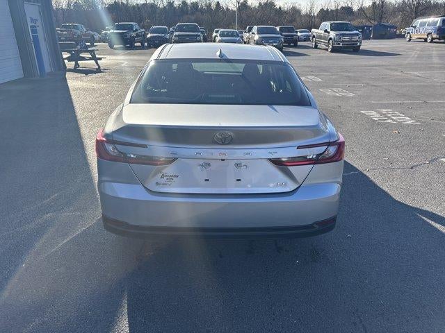 2025 Toyota Camry LE (SE)