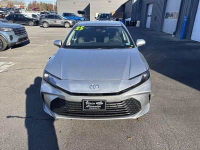 2025 Toyota Camry LE (SE)