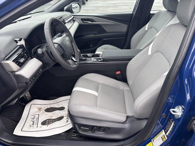 2025 Toyota Camry SE AWD (Natl)