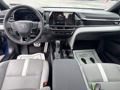 2025 Toyota Camry SE AWD (Natl)