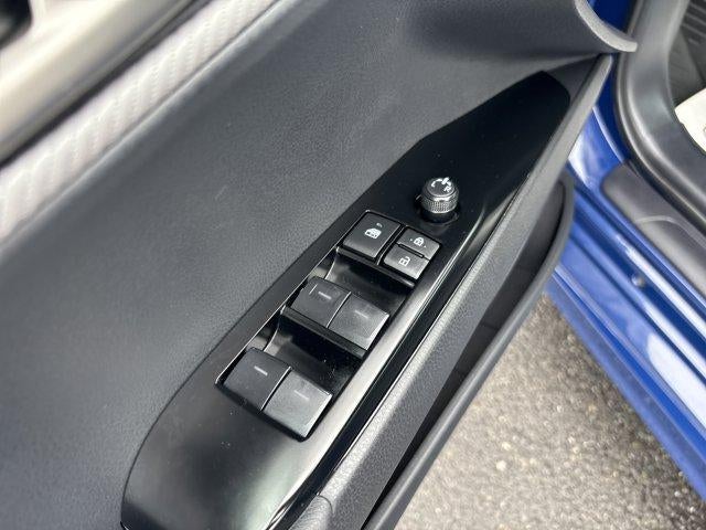 2025 Toyota Camry SE AWD (Natl)