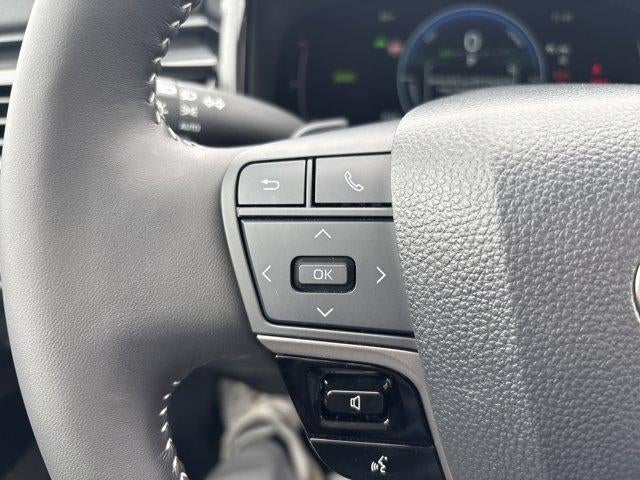 2025 Toyota Camry SE AWD (Natl)