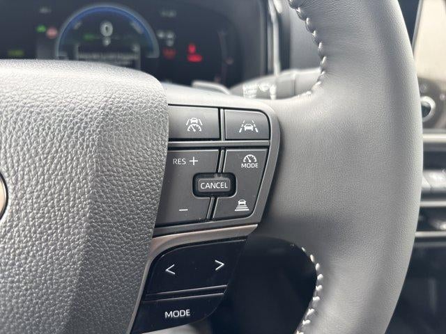 2025 Toyota Camry SE AWD (Natl)