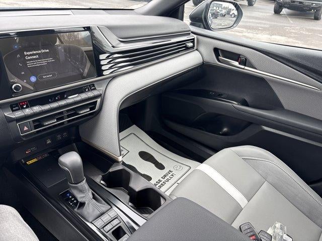 2025 Toyota Camry SE AWD (Natl)