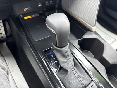 2025 Toyota Camry SE AWD (Natl)