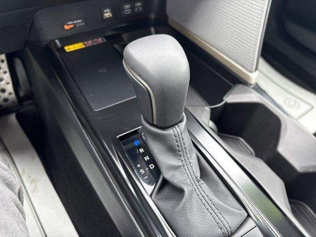 2025 Toyota Camry SE AWD (Natl)